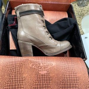 For Eileen only. Freebird Bailey Size 8 BNIB label